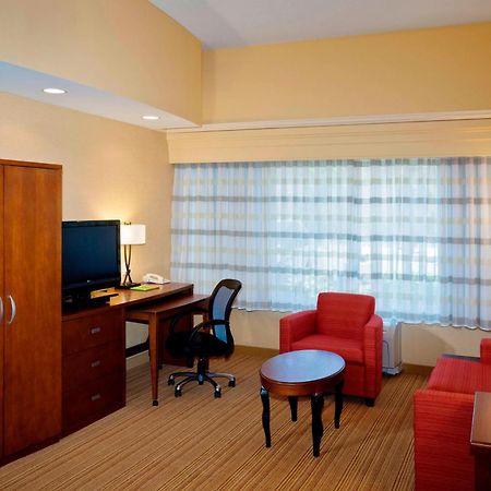 คอร์ตยาร์ด เวนจูรา ซิมีวัลเล่ย์ Hotel ซิมิวัลเลย์ ภายนอก รูปภาพ
