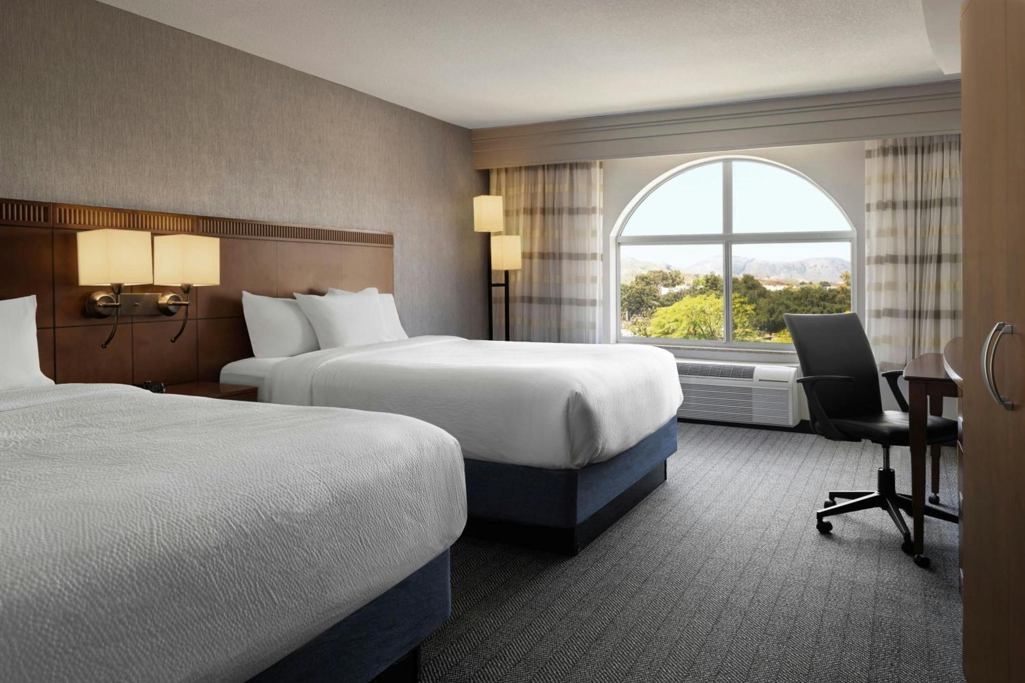 คอร์ตยาร์ด เวนจูรา ซิมีวัลเล่ย์ Hotel ซิมิวัลเลย์ ภายนอก รูปภาพ