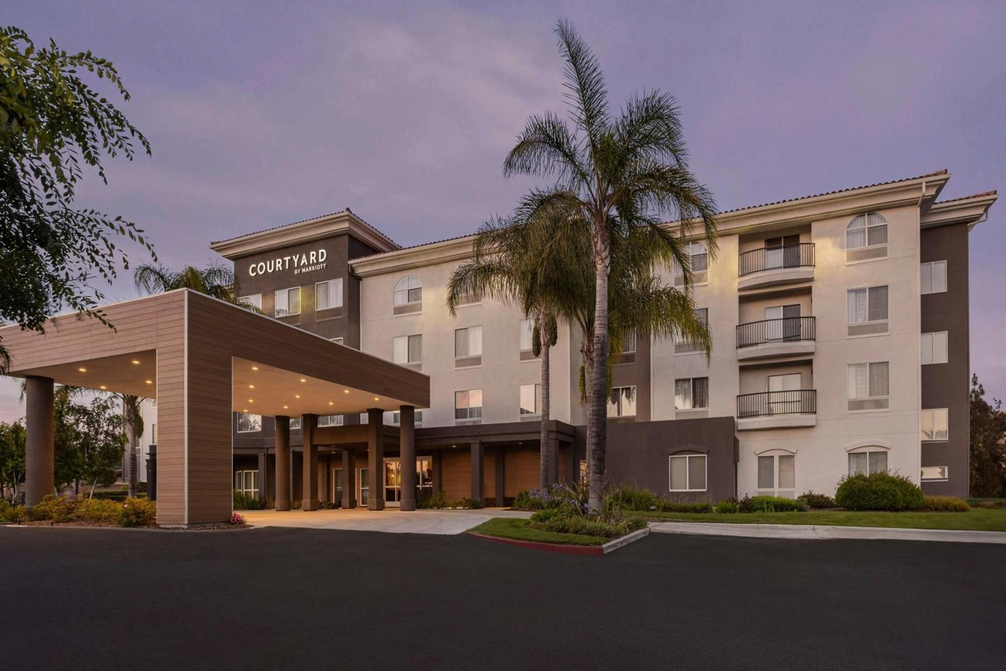 คอร์ตยาร์ด เวนจูรา ซิมีวัลเล่ย์ Hotel ซิมิวัลเลย์ ภายนอก รูปภาพ